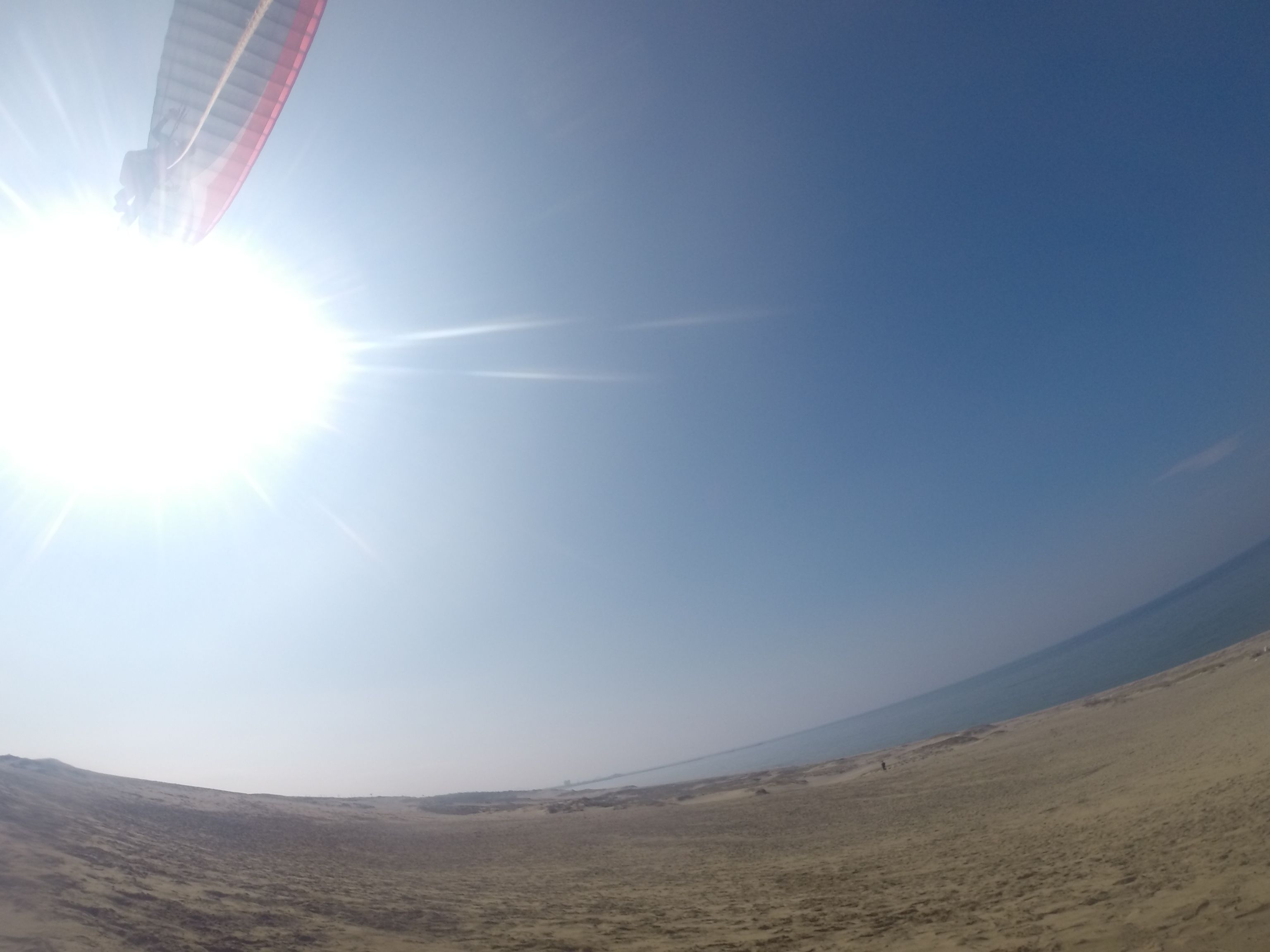 厳しい暑さに見舞われながらも、鳥取砂丘の空を堪能