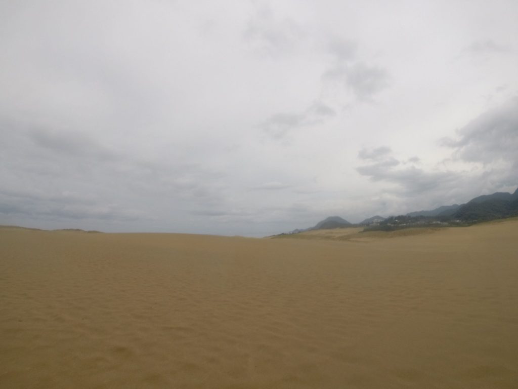 お昼をまたいで、なんとか雨がやんでくれた鳥取砂丘